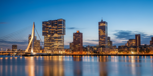 Rotterdam skyline bij avond - gala evenementen bij Donna Colori