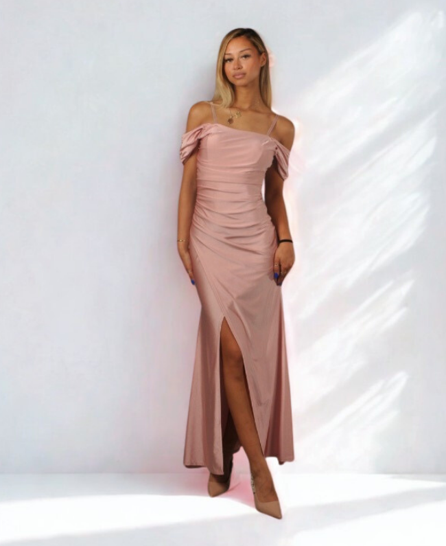 Prachtige galajurk dames in luxe stof – verkrijgbaar in diverse kleuren, exclusief bij Donna Colori Rotterdam.