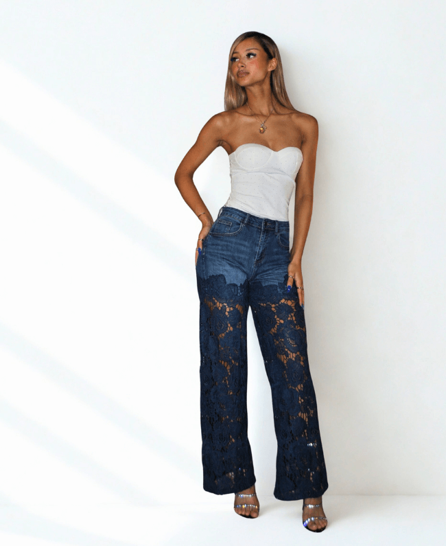 Dames jeans met doorzichtige pijp en bloemenprint, soepel en stretch, modieus en comfortabel voor casual en chique outfits.