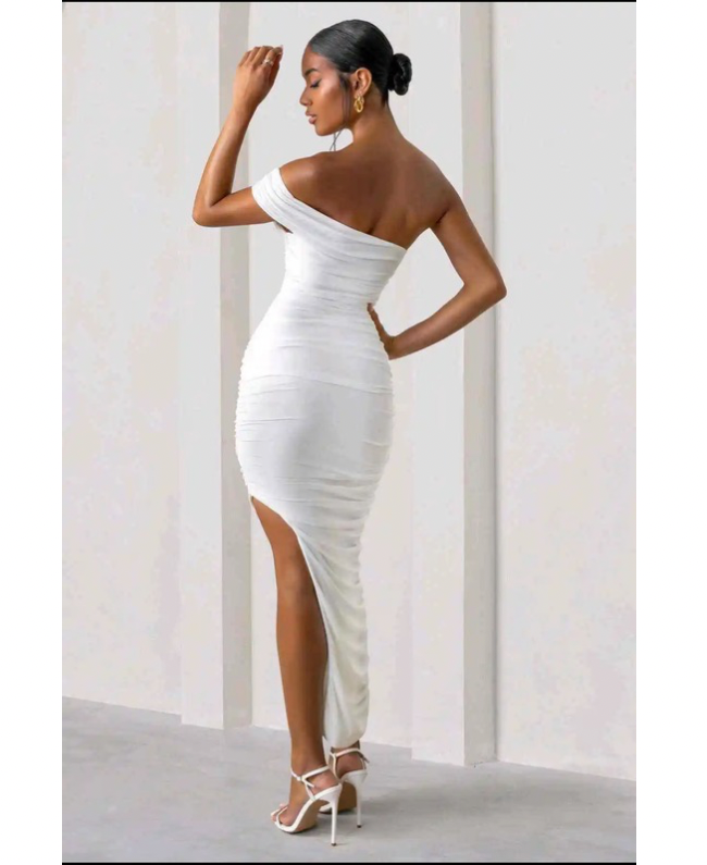 Witte galajurk met schuine lijnen detail - Donna Colori Rotterdam